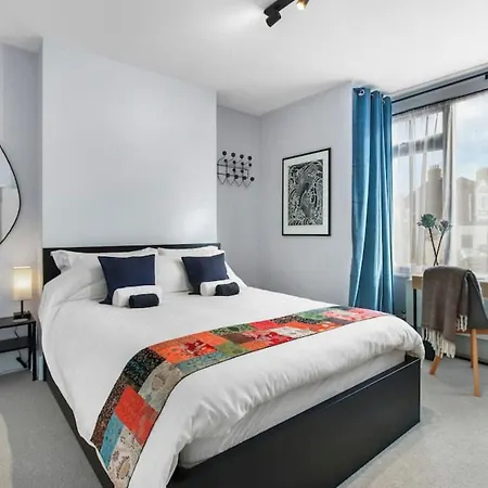 Waves Beach Town 2Br Apartment With Balcony